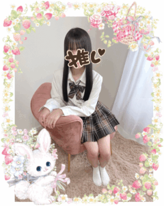 池袋 フェアリースター 小柄 みもちゃん 制服コスプレ チェック柄スカート 座りポーズ