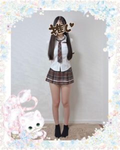 池袋リフレ・フェアリースターのひなちゃんの写真【制服コスプレ・全身】