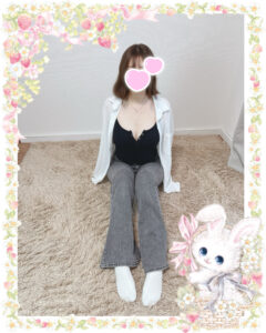 池袋 フェアリースター ゆえちゃん 私服　座りポーズ