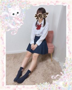 池袋 フェアリースター らいかちゃん 制服コスプレ 座りポーズ