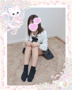 池袋リフレ フェアリースター ゆいなちゃん 制服コスプレ 体育座り