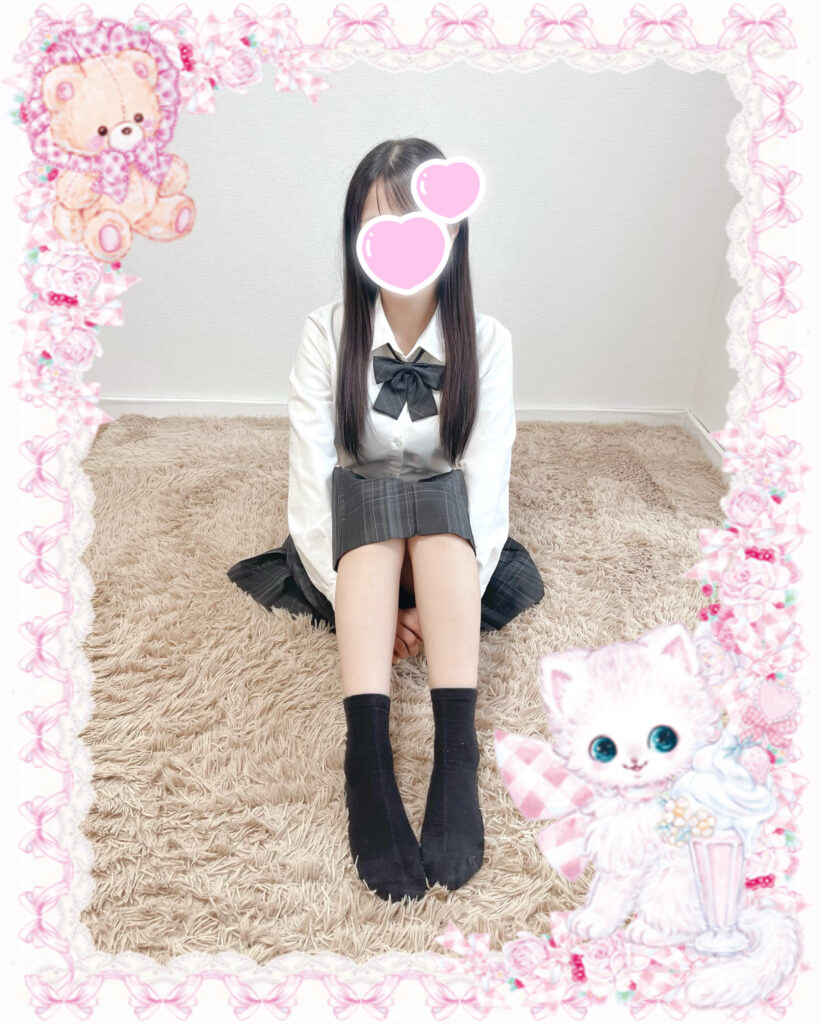 池袋リフレ・フェアリースターのすいちゃんの写真【制服コスプレ・体育座り】
