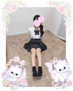 池袋リフレ・フェアリースターのらいちちゃんの写真【制服コスプレ・体育座り】