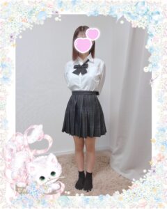 池袋リフレ・フェアリースターのひとみちゃんの写真【制服コスプレ・全身】
