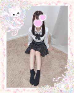 池袋 フェアリースター まなちゃん 制服コスプレ 体育座り