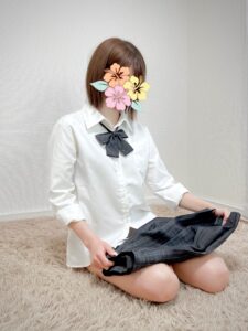 池袋リフレ フェアリースター れなちゃん 制服コスプレ 女の子座り