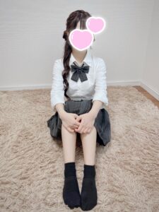 池袋リフレ フェアリースター みやちゃん 制服コスプレ 体育座り