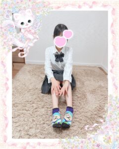 池袋リフレ フェアリースター こなんちゃん 制服コスプレ 体育座り