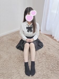 池袋リフレ フェアリースター えみちゃん 制服コスプレ 体育座り